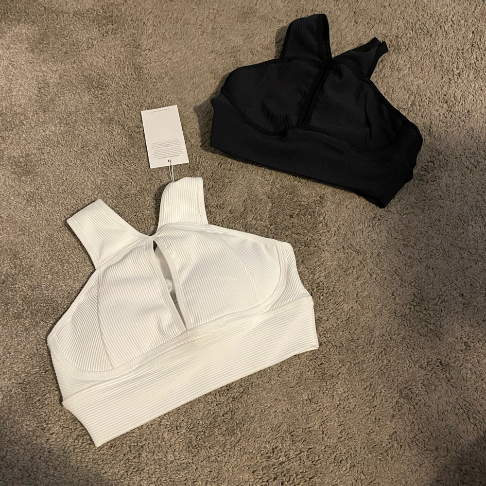 2 Buffbunny Sphynx Bras in White and Black size small